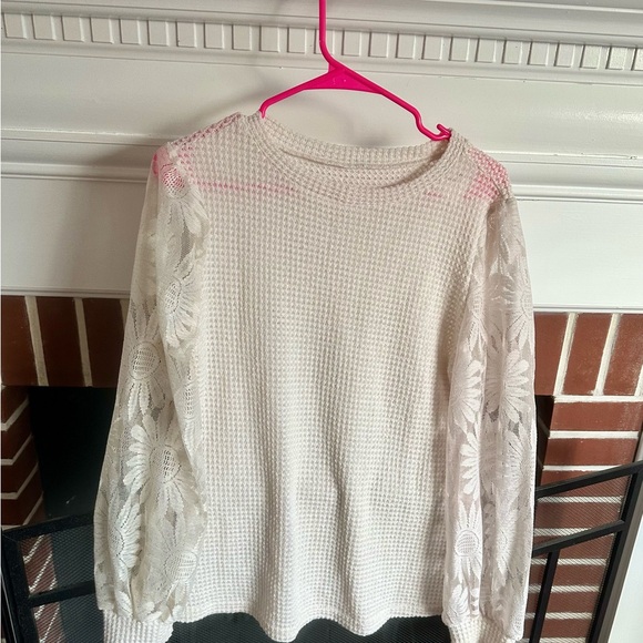 Elegant Cream Sweater with Lace Sleeves - Picture 1 of 4
